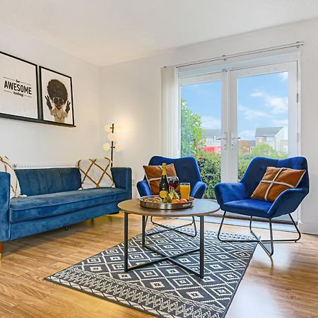 Stylish Apartment With Balcony, Free Parking, Fast Wifi And Smart Tv With Sky And Netflix By Yoko Property ミルトン・ケインズ エクステリア 写真